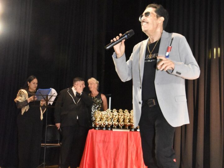 Pedro de Jesús recibe en Argentina el reconocimiento a “Canción del Año” por “Volverte a ver”