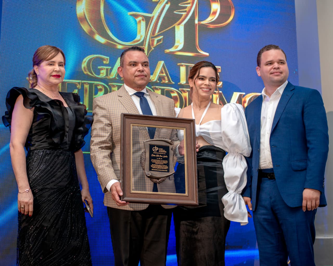 Gala de Periodismo Sánchez Ramírez reconoce al doctor Julio Landrón de la Rosa