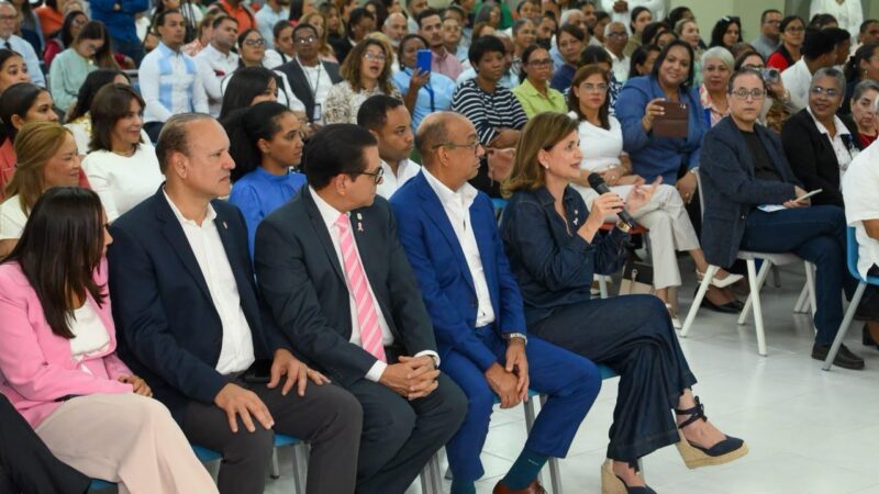 Crecer para incluir” con exitosa puesta en circulación en Santiago