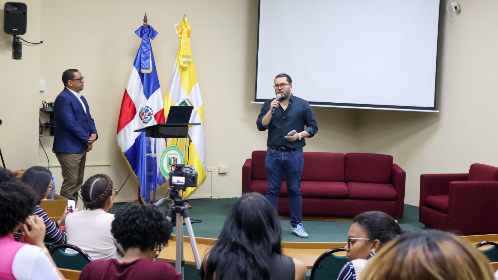UCSD promueve reflexión sobre la creatividad ante el avance de la inteligencia artificial