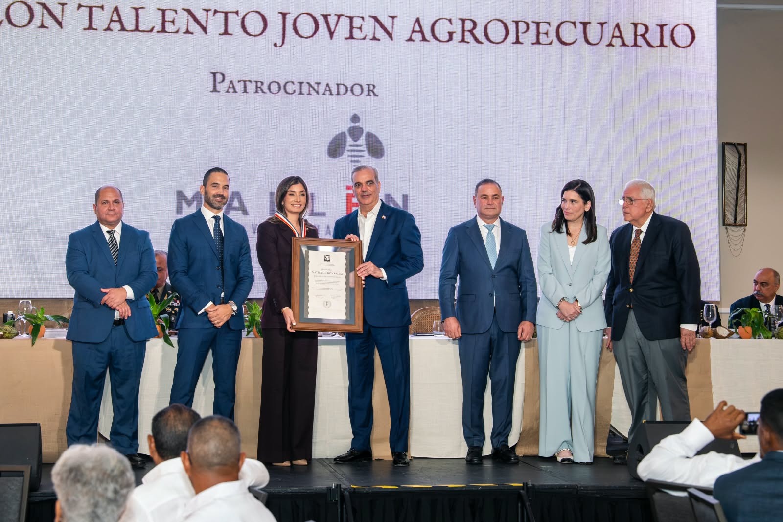 ADHA reconoce a 13 productores y agroempresarios del agro y llama a transformar las políticas públicas del sector