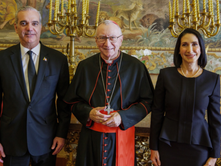 Presidente Luis Abinader y secretario de Estado de la Santa Sede, Pietro Parolin abordan asuntos de Estado y la situación internacional en el Vaticano