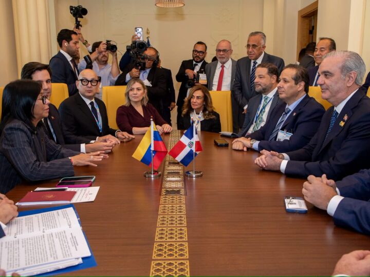 El presidente Luis Abinader y la presidenta interina de Venezuela, Delcy Rodríguez, abordan cooperación energética, relaciones consulares y turismo en reunión bilateral en Roma